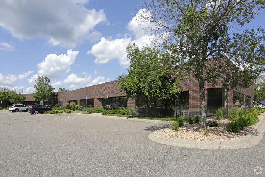 2990-3000 Centre Point Dr, Roseville, MN for sale - Building Photo - Image 1 of 1