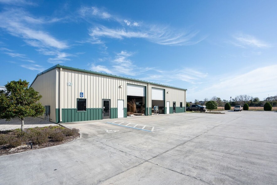 120 Commercial Dr, Saint Augustine, FL for lease - Building Photo - Image 1 of 16