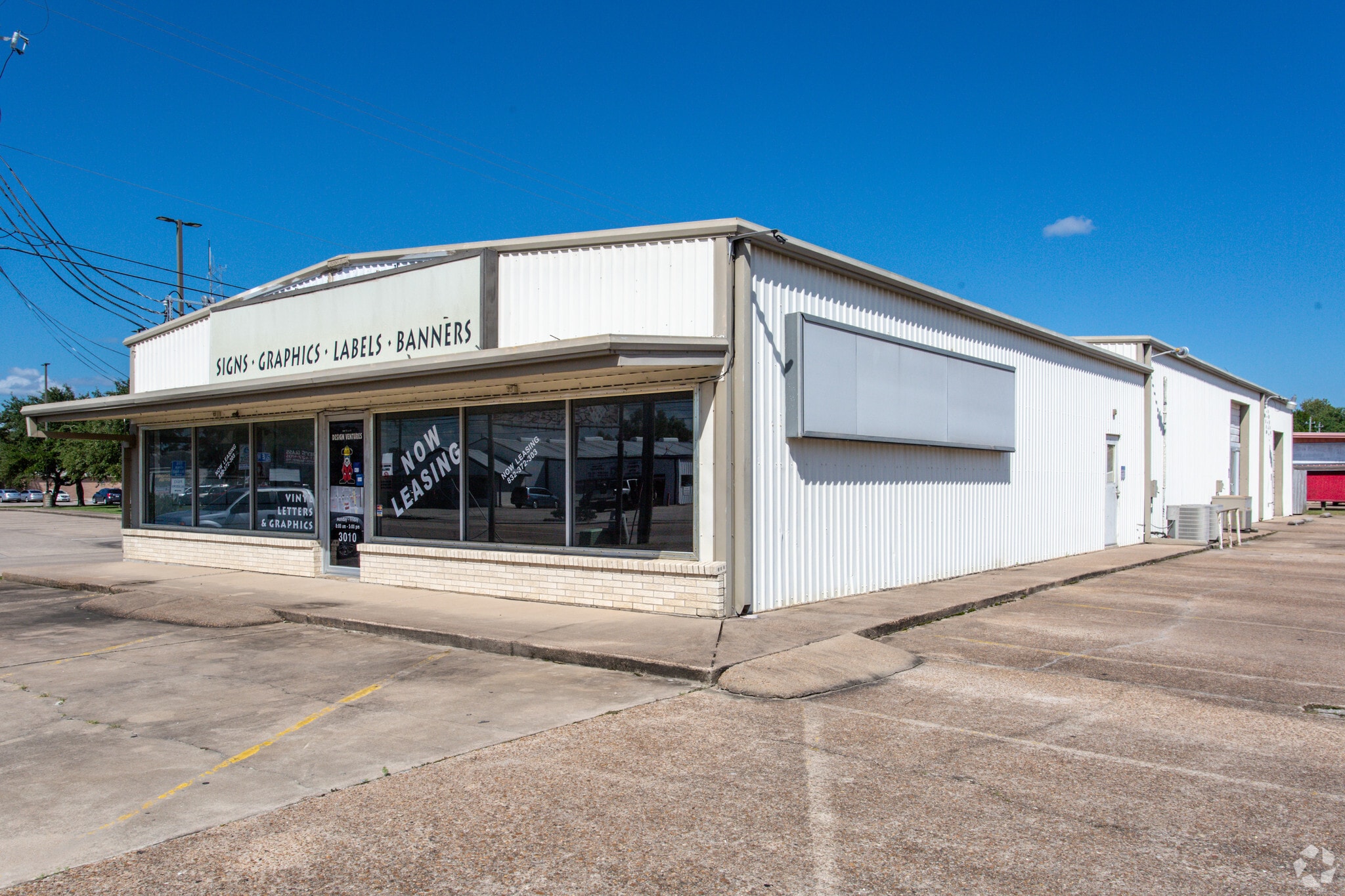 3000 N Main St, Baytown, TX 77521 North Main Business Center