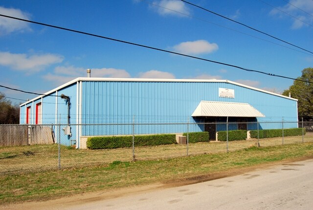 259 Gilbert Cir, Grand Prairie, TX for sale Primary Photo- Image 1 of 1