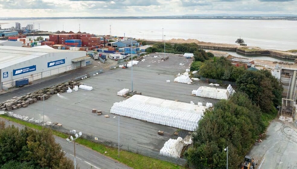 2 Dock Rd, Liverpool for lease - Building Photo - Image 3 of 5