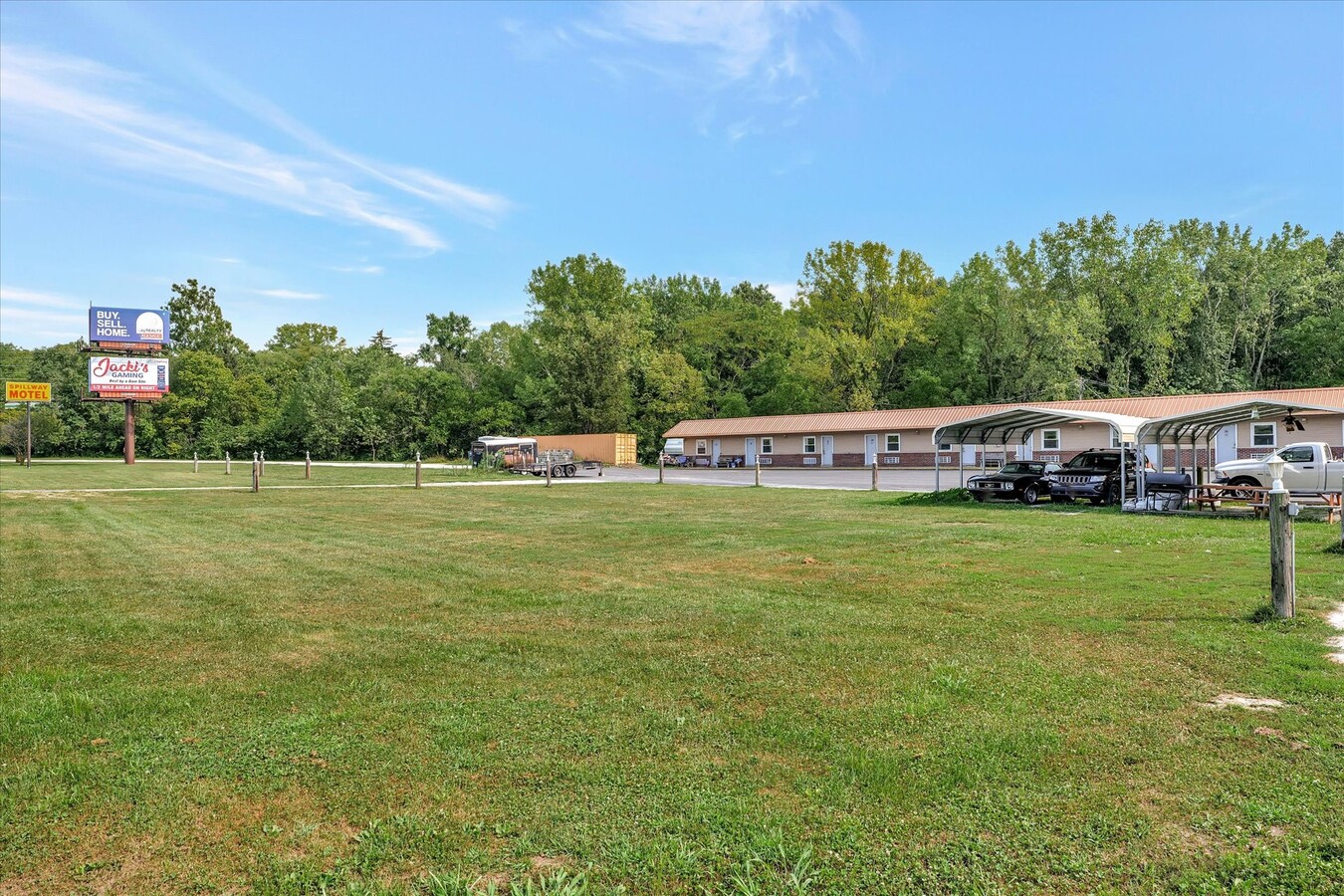 1295 IL16, Shelbyville, IL 62565 Spillway Motel Shelbyville