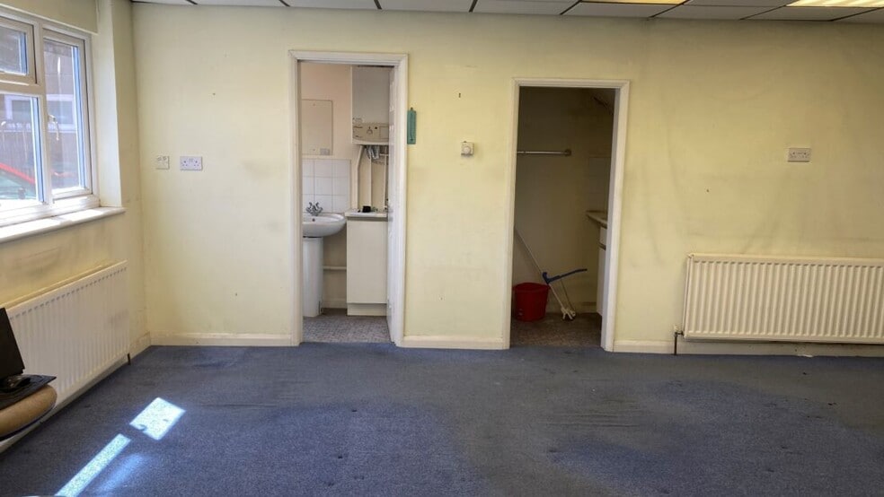 47 Desborough Av, High Wycombe for lease - Interior Photo - Image 3 of 3