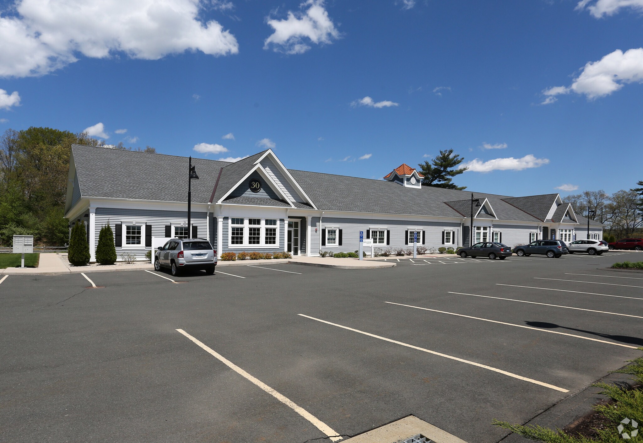 30 Dorset Xing, Simsbury, CT 06070 Medical Office Building