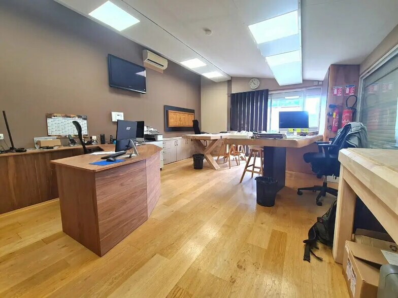 Industrial in Antibes for sale - Interior Photo - Image 2 of 5