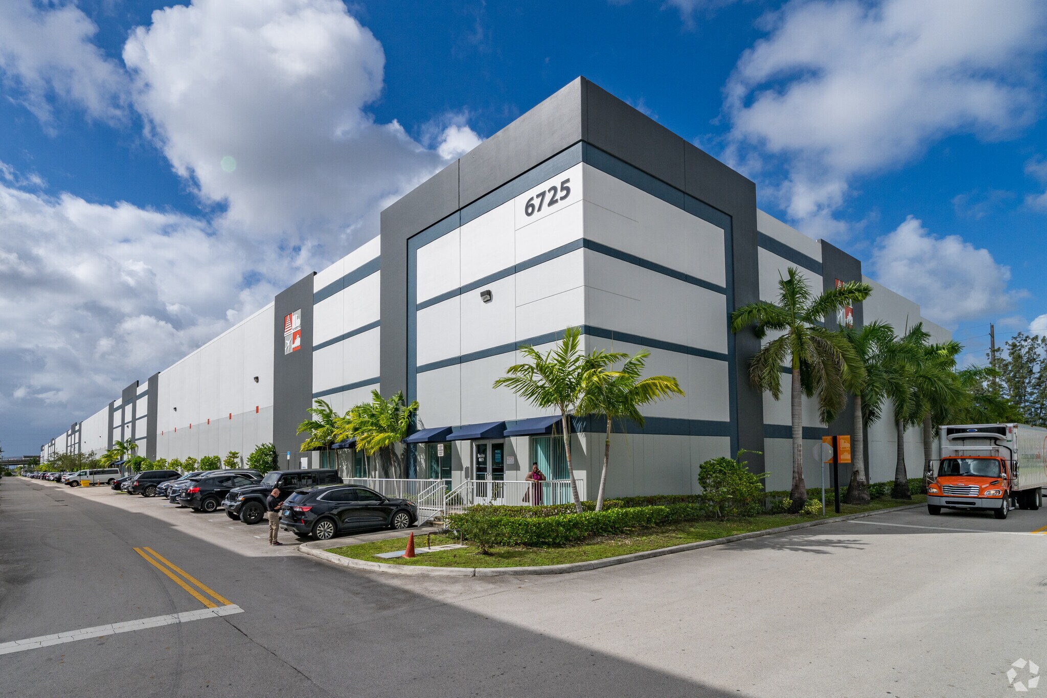 6725 NW 36th St, Miami, FL for lease Primary Photo- Image 1 of 28