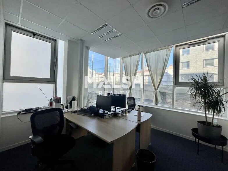 Office in Lyon for lease - Interior Photo - Image 2 of 13