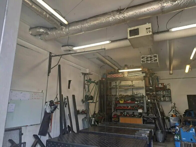 Flex in CHENNEVIÈRES-SUR-MARNE for lease - Interior Photo - Image 3 of 7