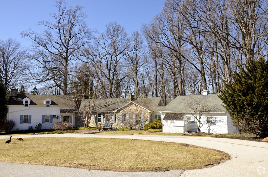 1440 - 1444 PHOENIXVILLE PIKE portfolio of 4 properties for sale on LoopNet.com - Building Photo - Image 3 of 4