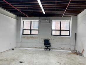 349-359 Scholes St, Brooklyn, NY for lease Interior Photo- Image 1 of 1