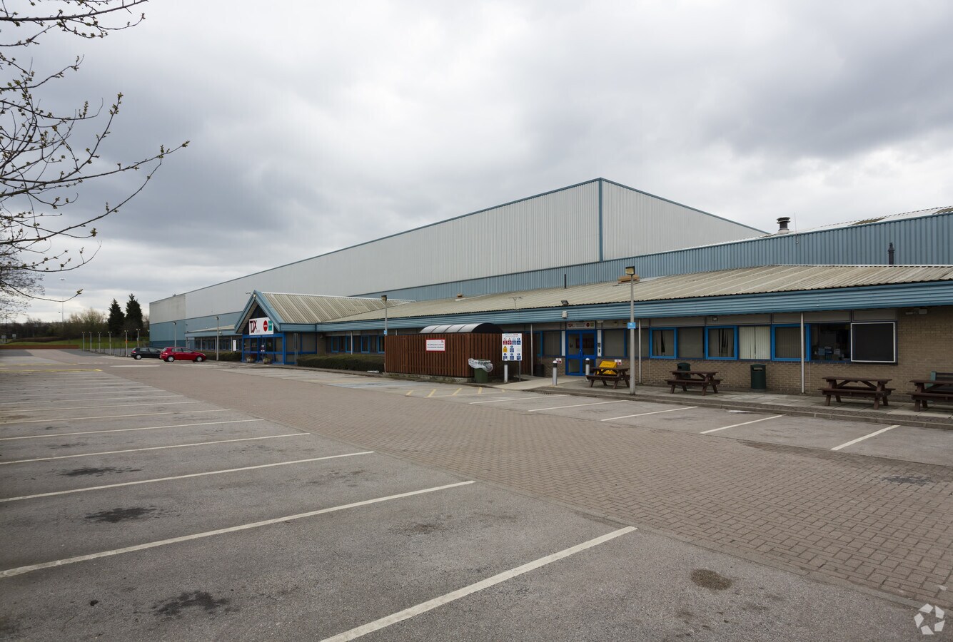 California Dr, Castleford, WYK WF10 5QH