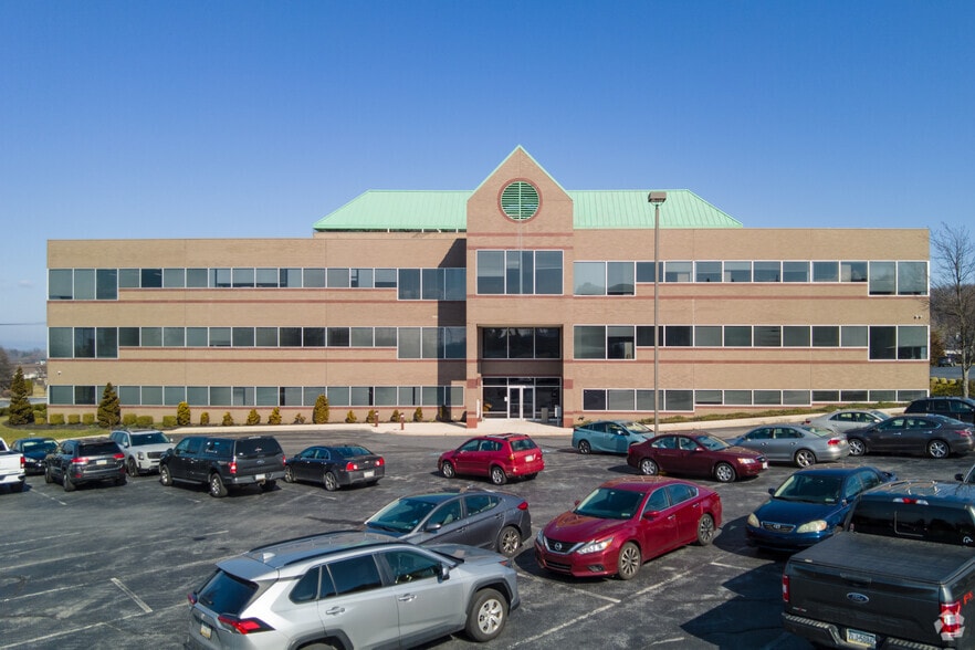 5001 Louise Dr, Mechanicsburg, PA for lease - Building Photo - Image 2 of 29