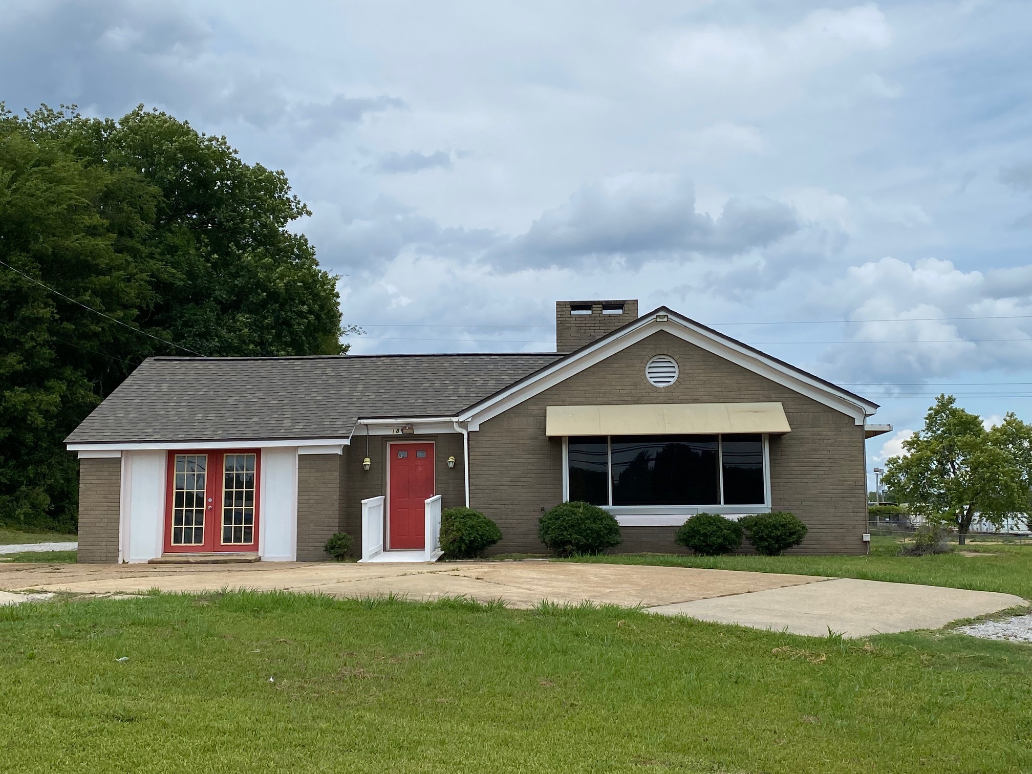 1811 S Gloster St, Tupelo, MS for lease Building Photo- Image 1 of 9