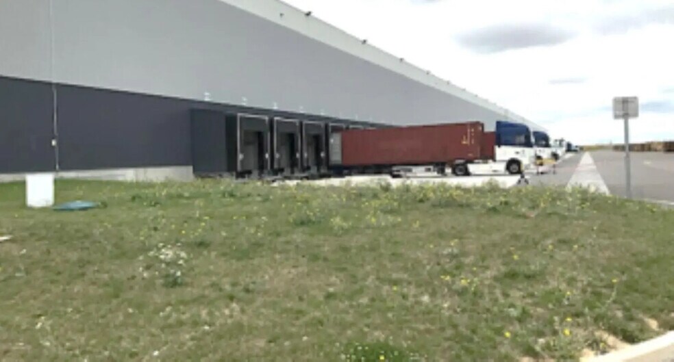 Industrial in Nanteuil-le-Haudouin for lease - Building Photo - Image 3 of 17