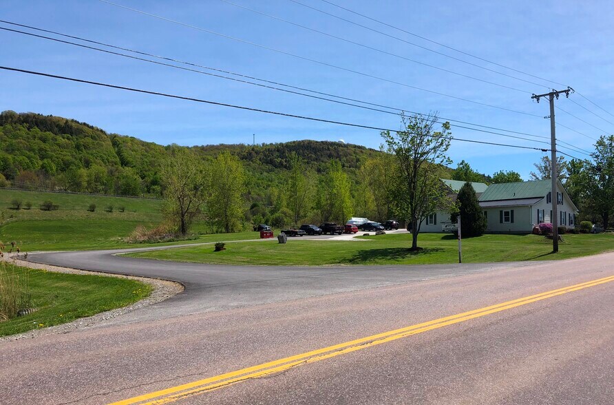 997 Fairfax Rd, Saint Albans, VT for sale - Primary Photo - Image 1 of 1
