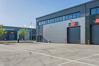 College Rd, Aylesbury for lease Building Photo- Image 2 of 17