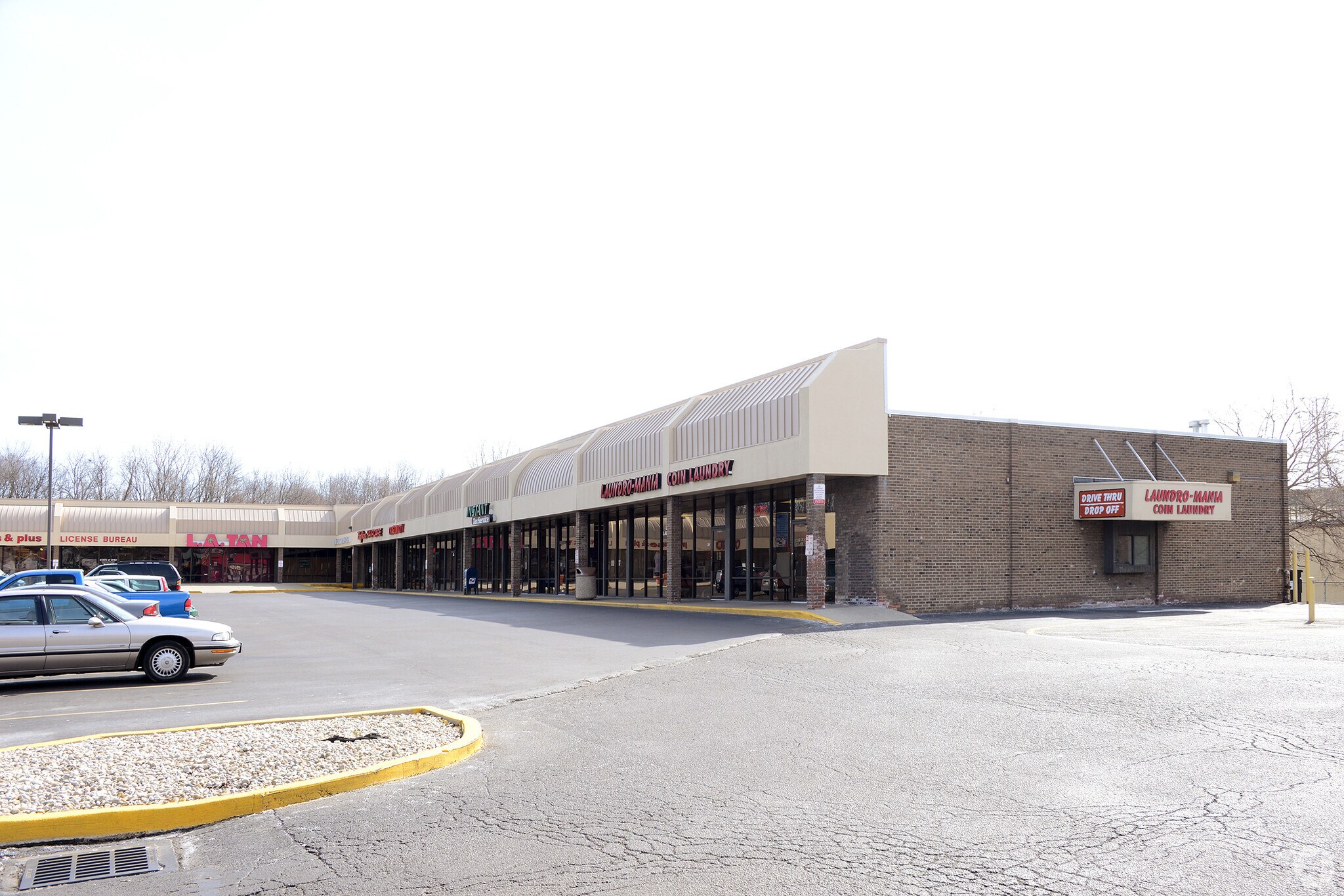 1024 S Smithville Rd, Dayton, OH 45403 Pinewood Plaza Shopping Center