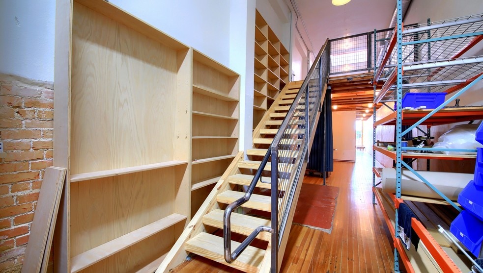 215 N Main St, Taylor, TX for lease - Interior Photo - Image 3 of 9