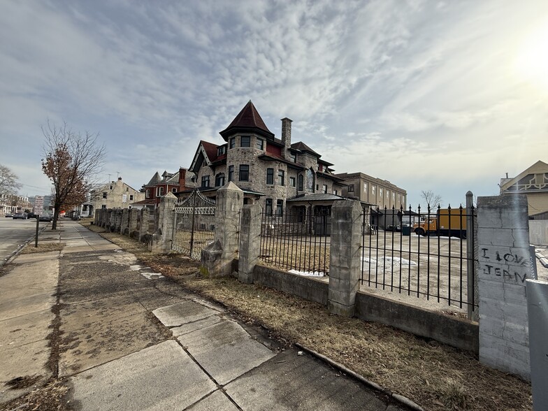 624 W Main St, Norristown, PA for sale - Building Photo - Image 3 of 25