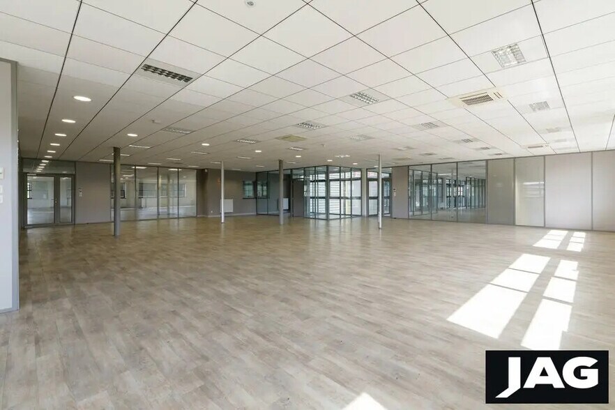 Office in Miribel for lease - Interior Photo - Image 3 of 10