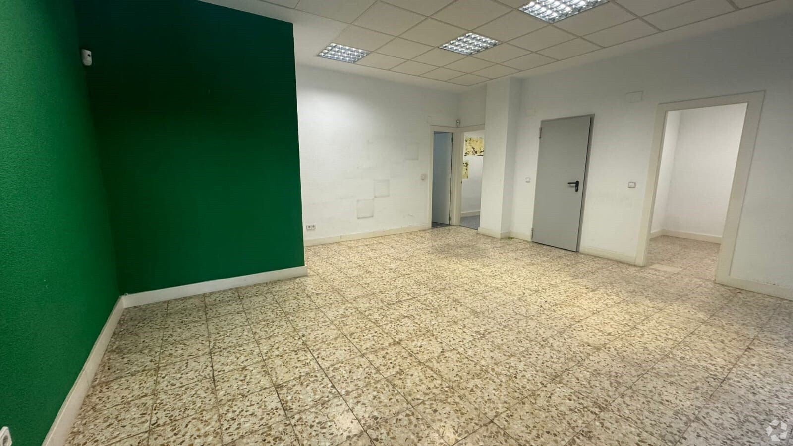 Madrid, MAD 28045 - Unit Puerta D, Esc. 2 -  - Interior Photo - Image 1 of 6