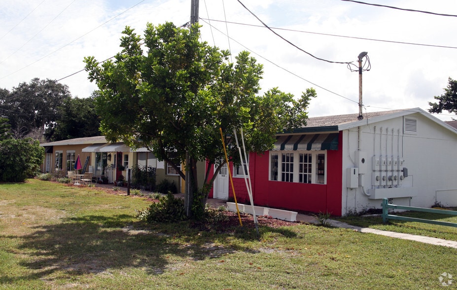 562 Indian Rocks Rd, Largo, FL for sale - Building Photo - Image 2 of 4
