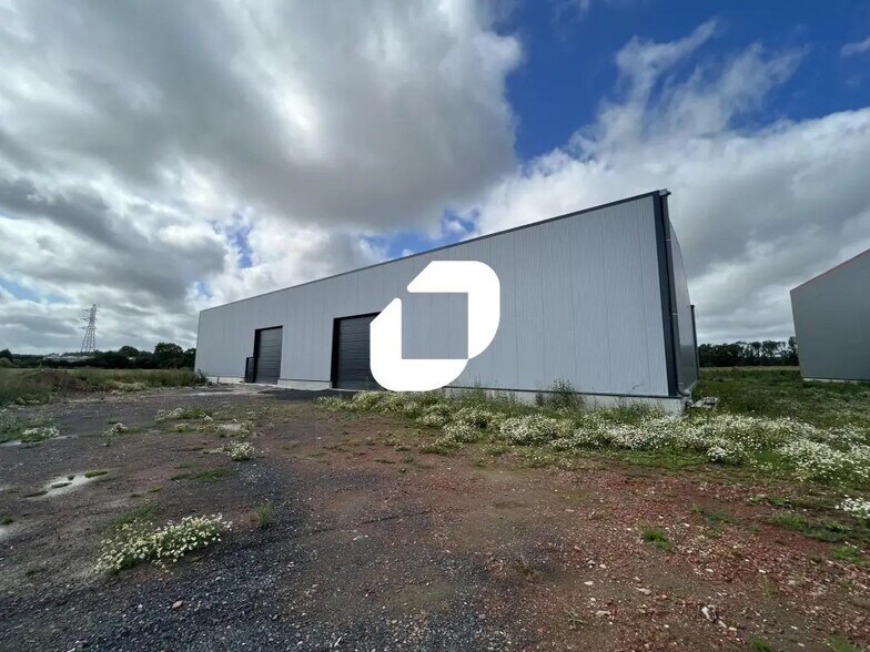 Office in Gondecourt for lease - Building Photo - Image 3 of 3