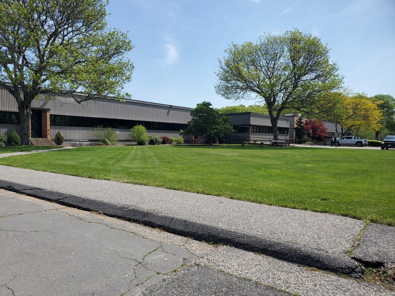 220 Highland St, East Bridgewater, MA for lease - Building Photo - Image 1 of 1
