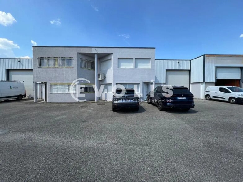 Flex in Chassieu for sale - Building Photo - Image 1 of 10