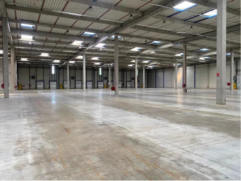 Industrial in Goussainville for lease - Building Photo - Image 3 of 25