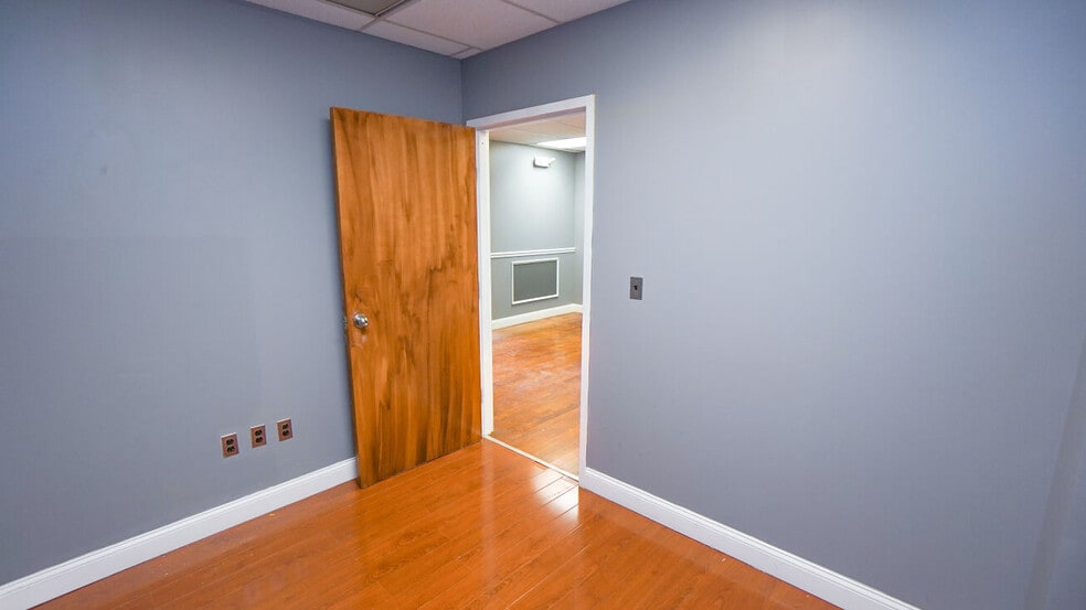 2 Lincoln Hwy, Edison, NJ for lease - Interior Photo - Image 3 of 15