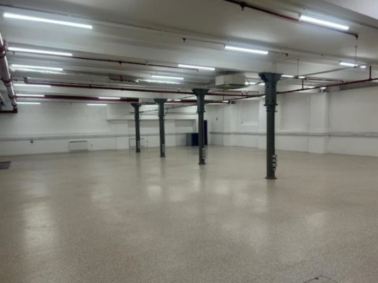 Albion Rd, Bradford for lease Interior Photo- Image 1 of 2