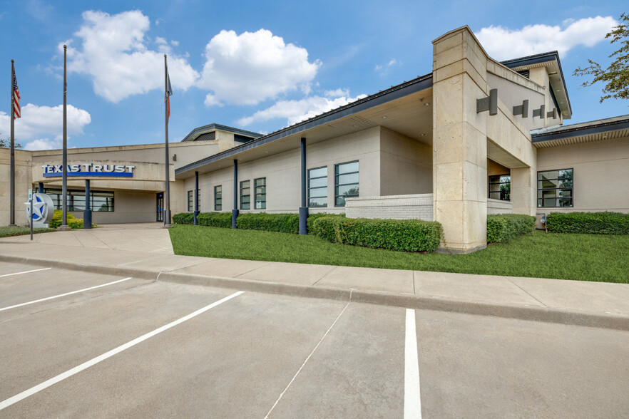 1900 Country Club Dr, Mansfield, TX for lease - Building Photo - Image 2 of 13