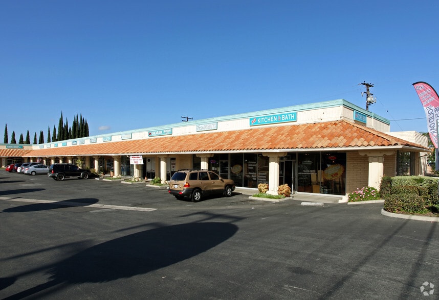 1700 N Tustin St, Orange, CA for lease - Building Photo - Image 3 of 9