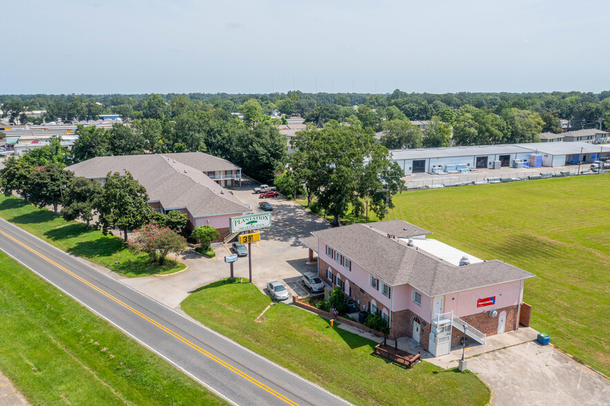 2810 NE Evangeline Trwy, Lafayette, LA for sale - Building Photo - Image 2 of 16