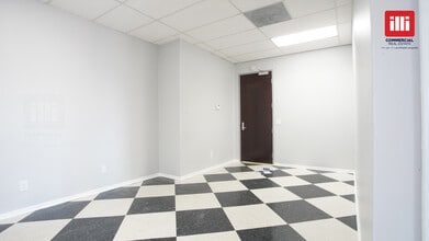 20501 Ventura Blvd, Woodland Hills, CA for lease Interior Photo- Image 2 of 22