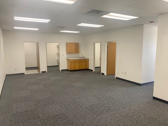 3600-3744 E I 240 Service Rd, Oklahoma City, OK for lease - Interior Photo - Image 2 of 6