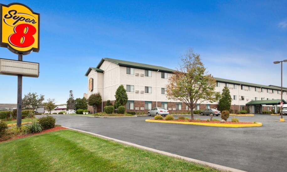 5253 S Howell Ave, Milwaukee, WI for sale - Primary Photo - Image 1 of 1