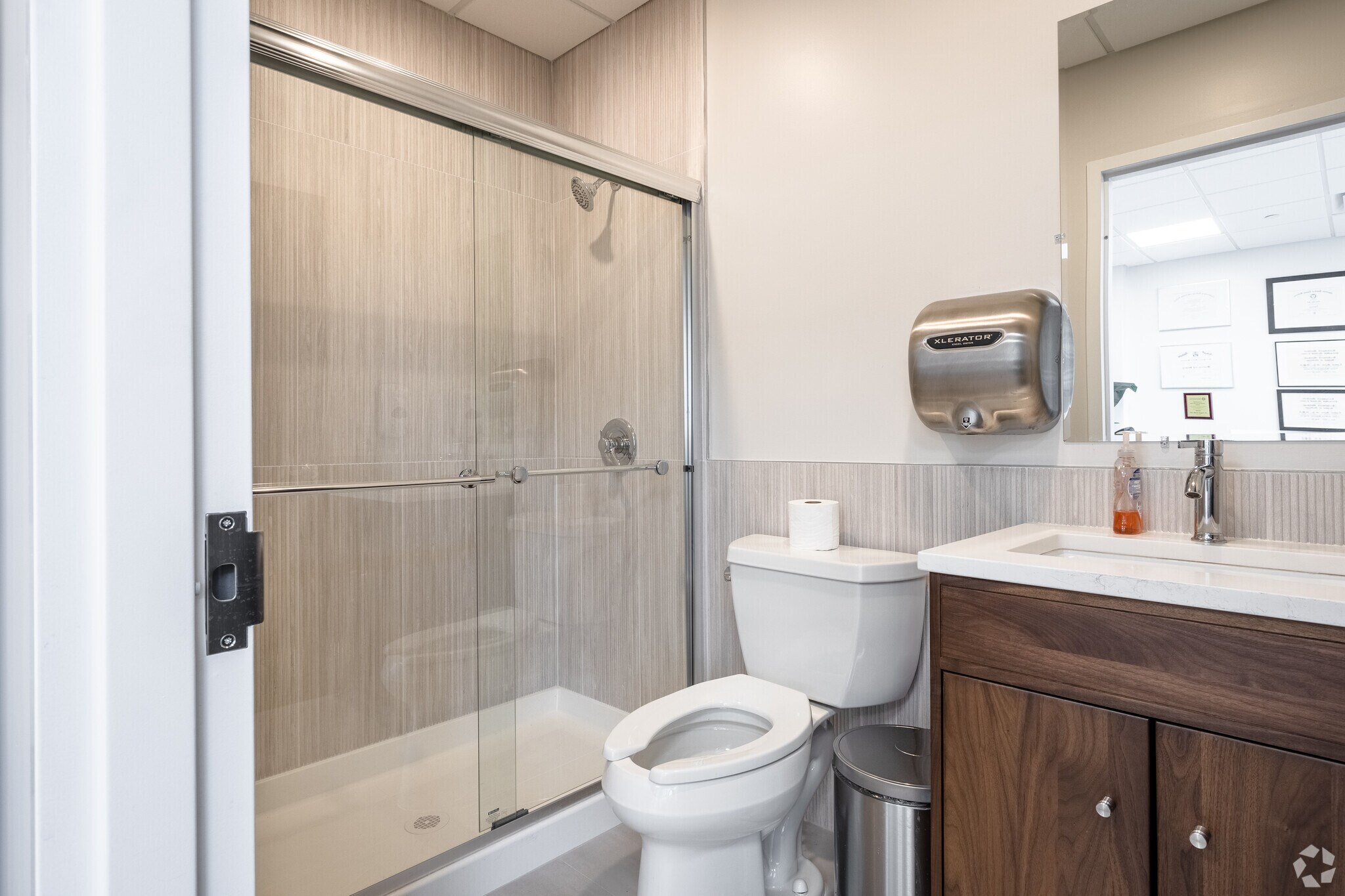 855 Valley Rd, Clifton, NJ 07013 Valley Executive Office Center