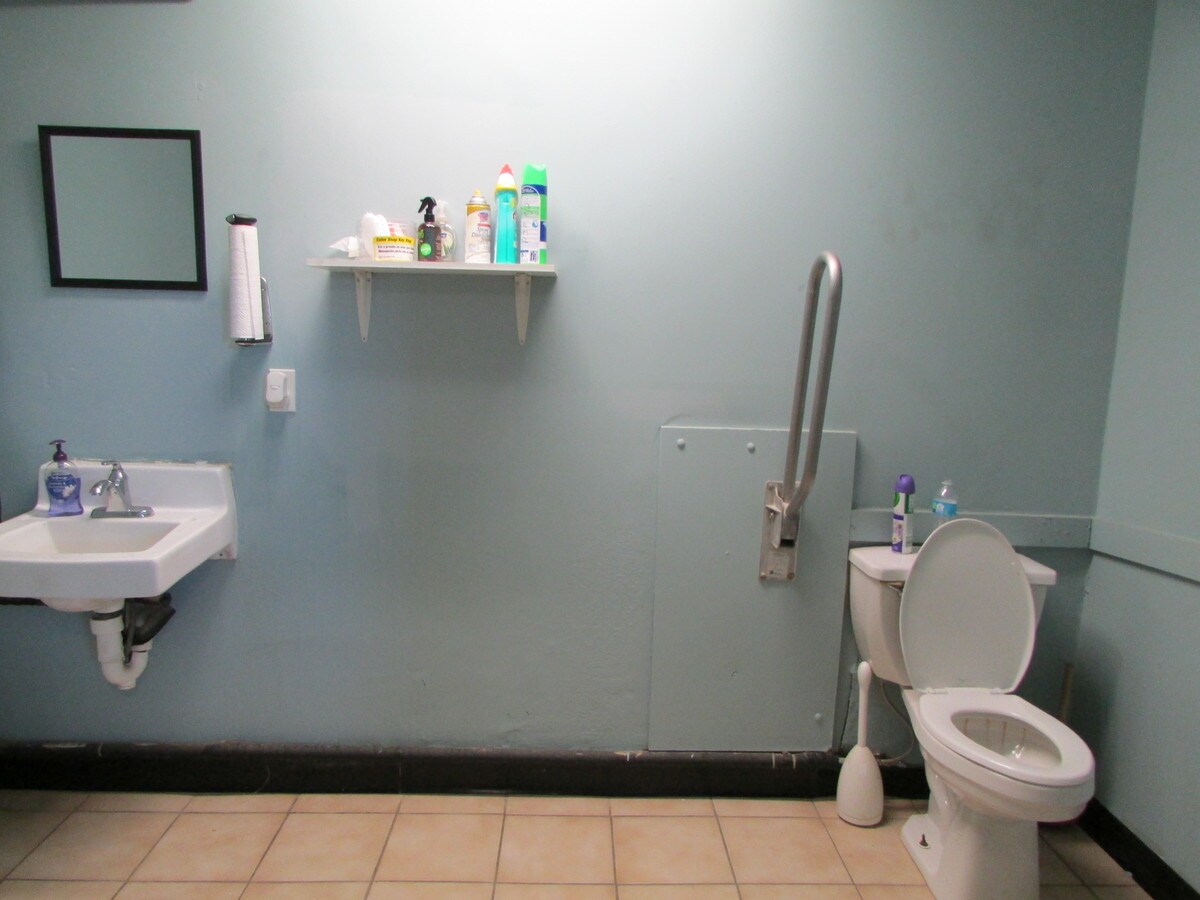 699 Park Ave, Bloomfield, CT 06002