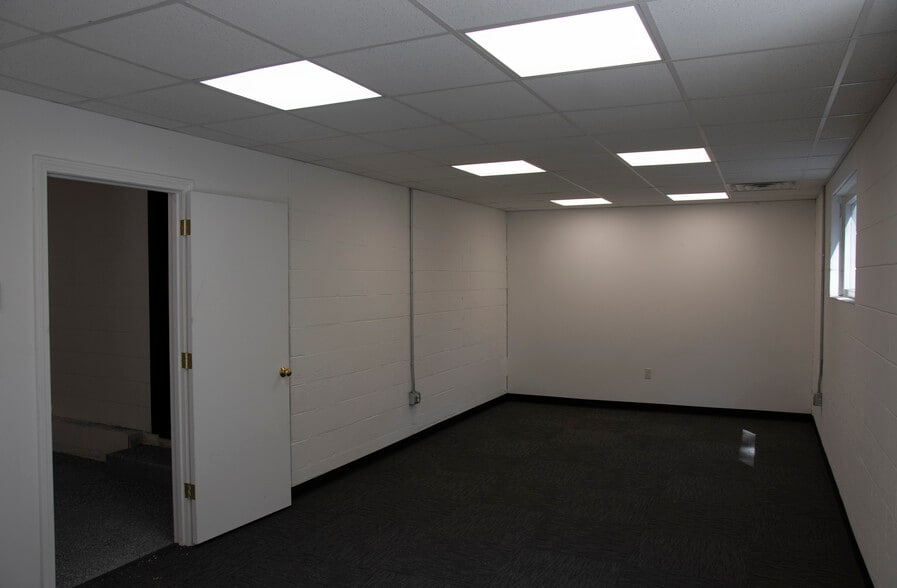 41 Elm St, Stoneham, MA for lease - Building Photo - Image 3 of 19