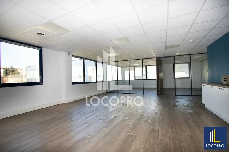 1 Rue Mahatma Gandhi, Aix-en-Provence for lease Interior Photo- Image 1 of 7