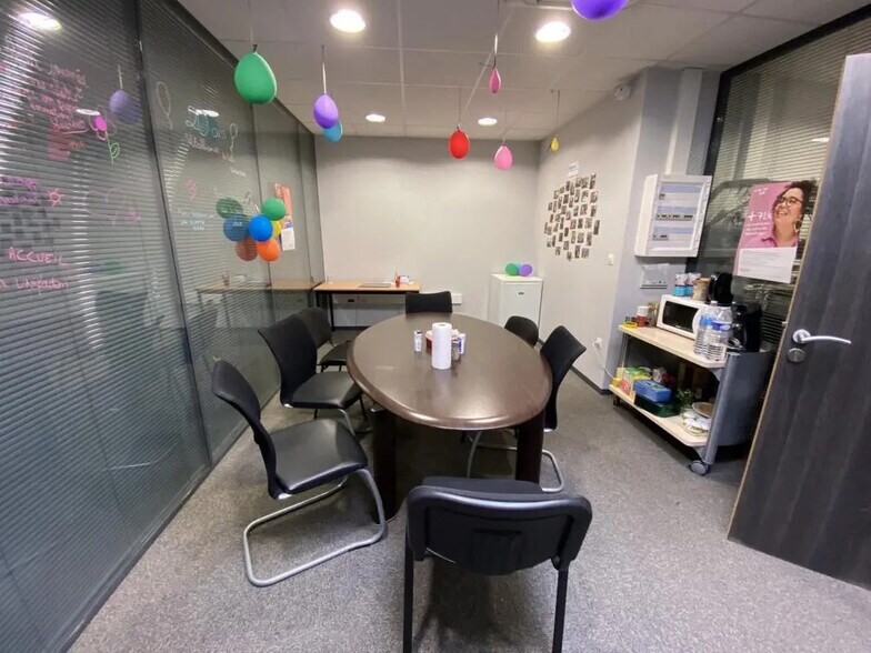 Office in Le Coudray for lease - Building Photo - Image 2 of 21