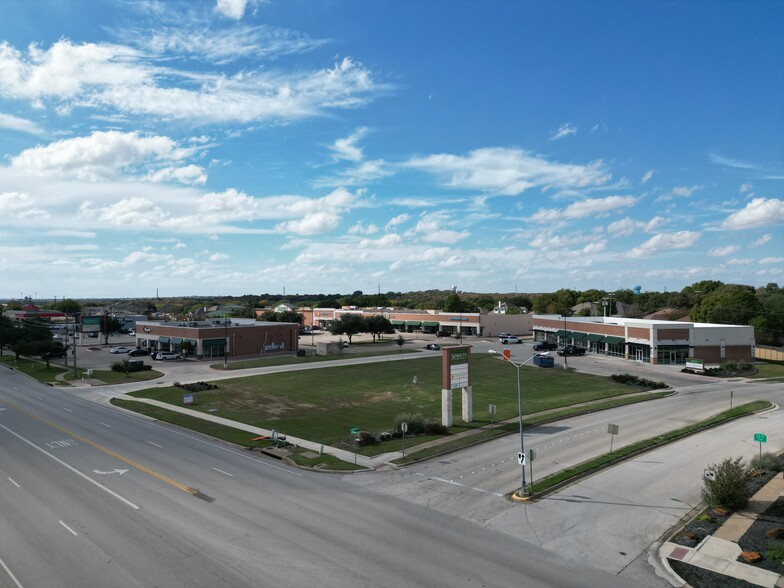 200 Grapevine Hwy, Hurst, TX for lease - Primary Photo - Image 1 of 5