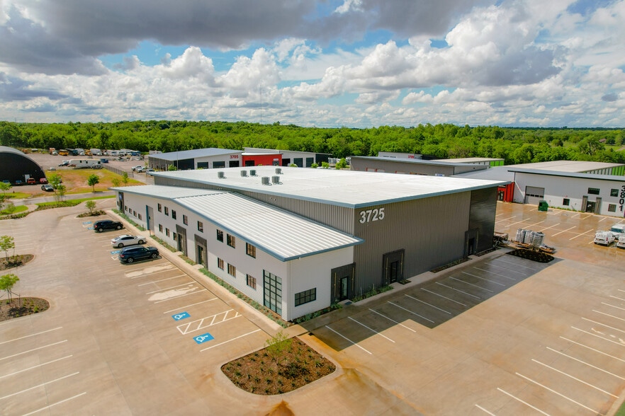 3725 NE 104th St, Oklahoma City, OK for lease - Building Photo - Image 3 of 17