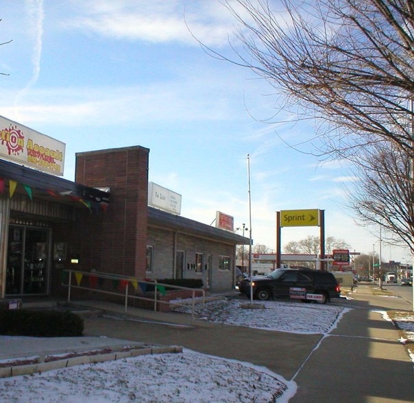 2225 Wabash Ave, Terre Haute, IN for lease - Building Photo - Image 1 of 3