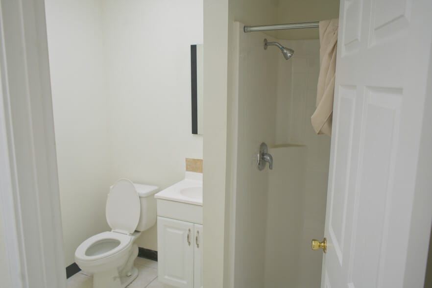 11200-B Cox Rd, Conroe, TX for lease - Building Photo - Image 2 of 7