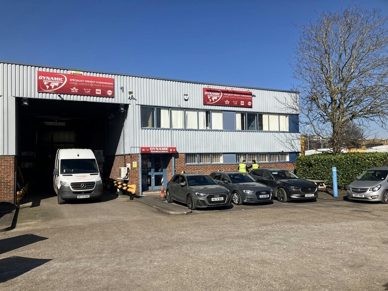 Blackthorne Rd, Slough for lease - Building Photo - Image 3 of 4