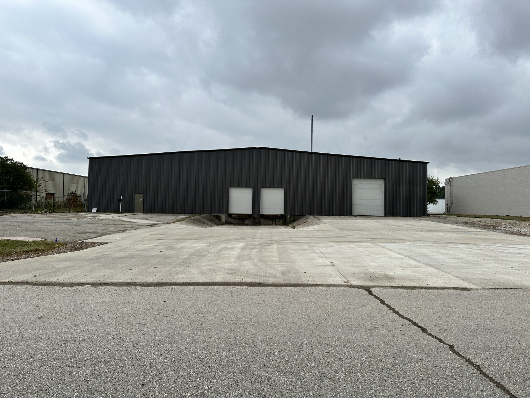 2523 Creekway Dr, Columbus, OH for lease Building Photo- Image 1 of 17