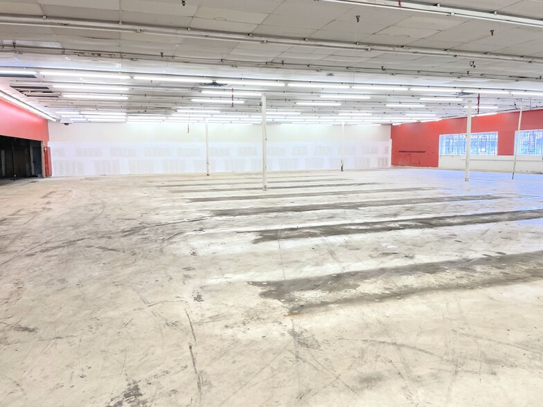 5181 Grand River Ave, Detroit, MI for lease - Interior Photo - Image 2 of 5